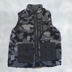 NWT - Champion Cozy Sherpa High Pile Mesh Camo Zipup Vest (Standard Fit)